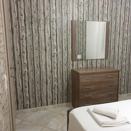 Iro Appartement *