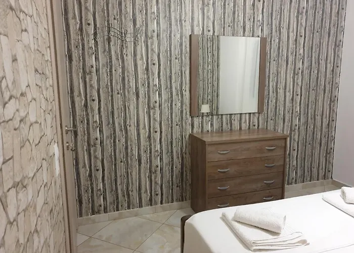 Iro Appartement *